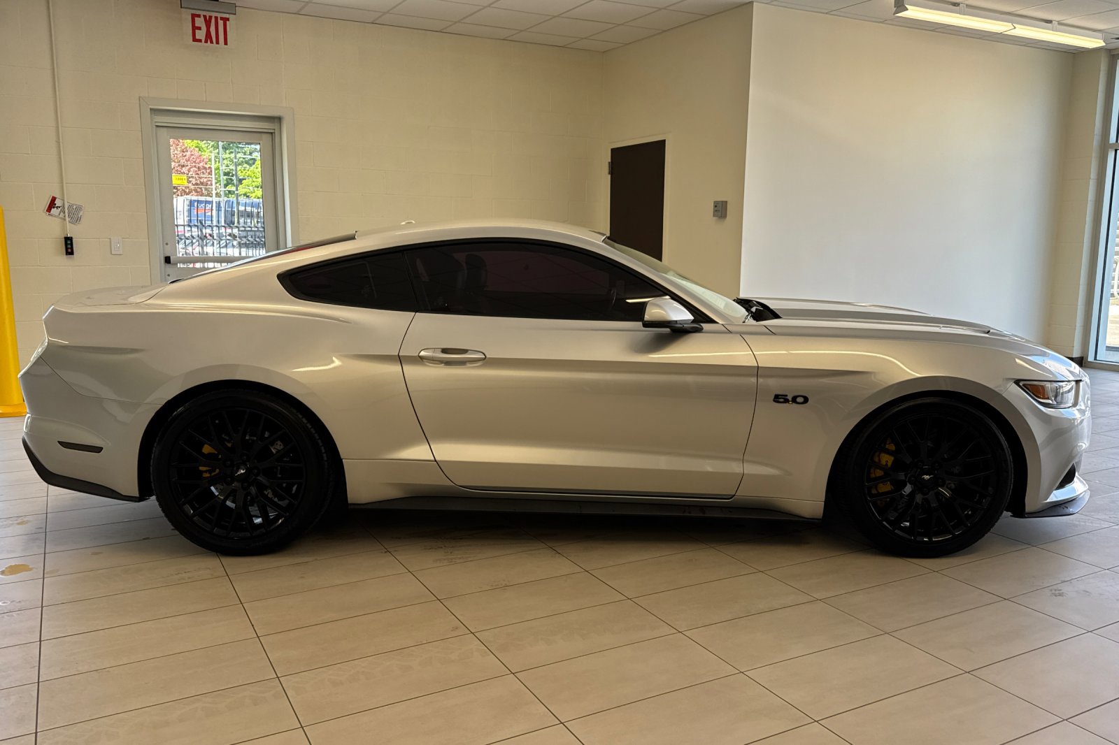 Used 2017 Ford Mustang GT Premium w/ GT Performance Package RWD image 3