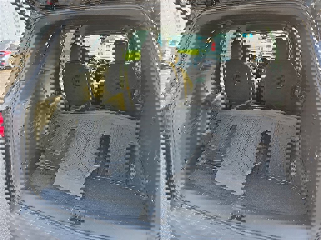 Certified 2023 Chevrolet Traverse LT w/ LPO, Floor Liner Package image 18