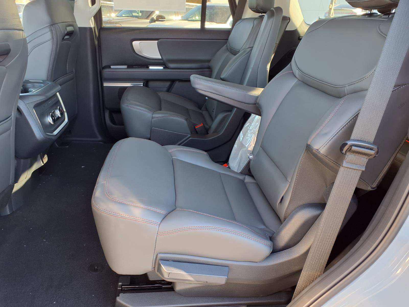 New 2025 Ford Expedition Active image 9