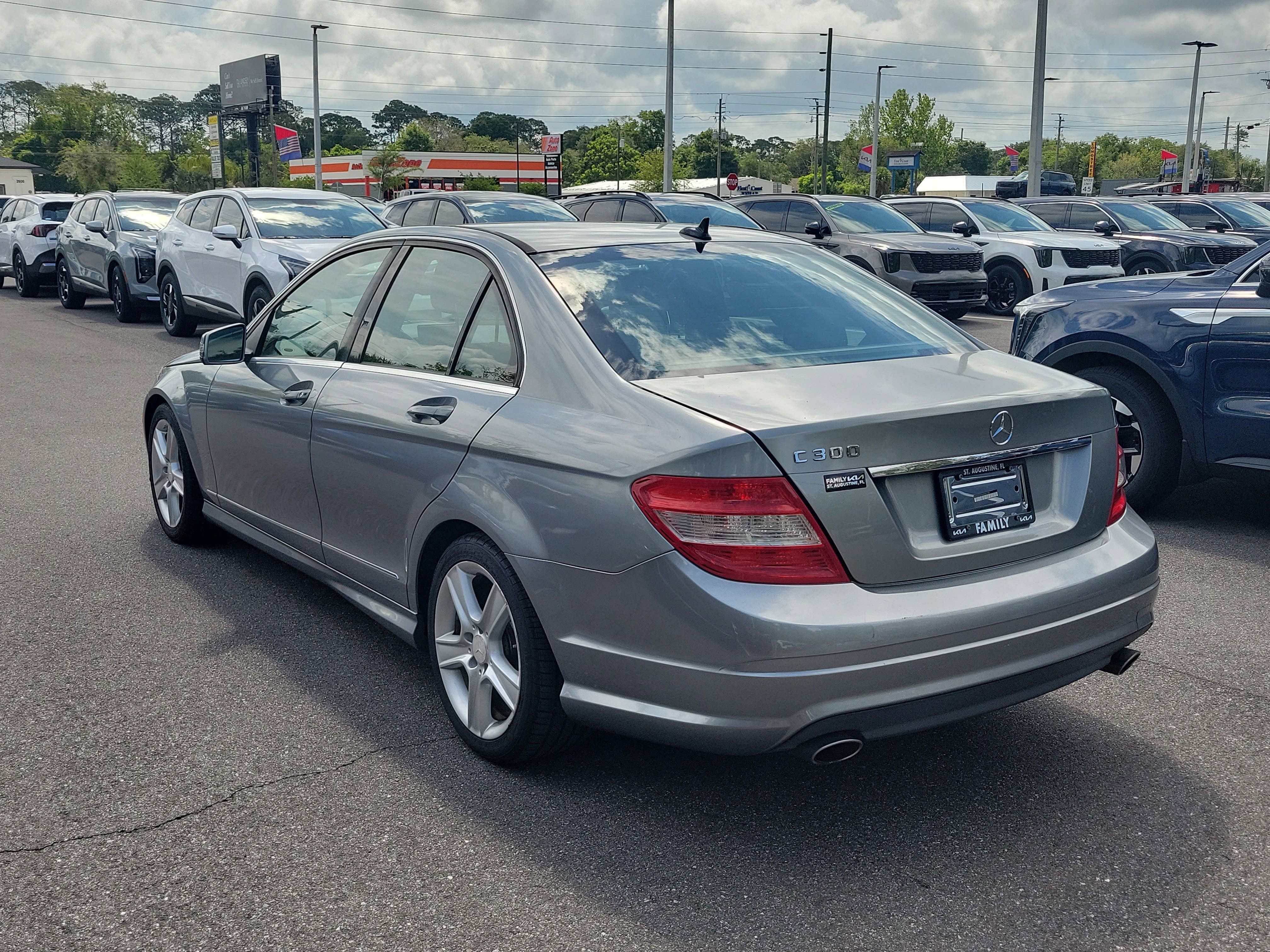 Used 2010 Mercedes-Benz C 300 Sedan image 4