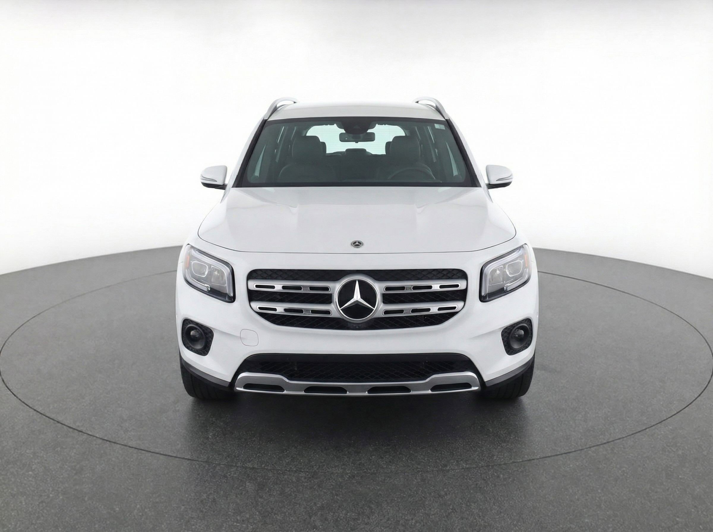 Used 2025 Mercedes-Benz GLB 250 4MATIC image 2