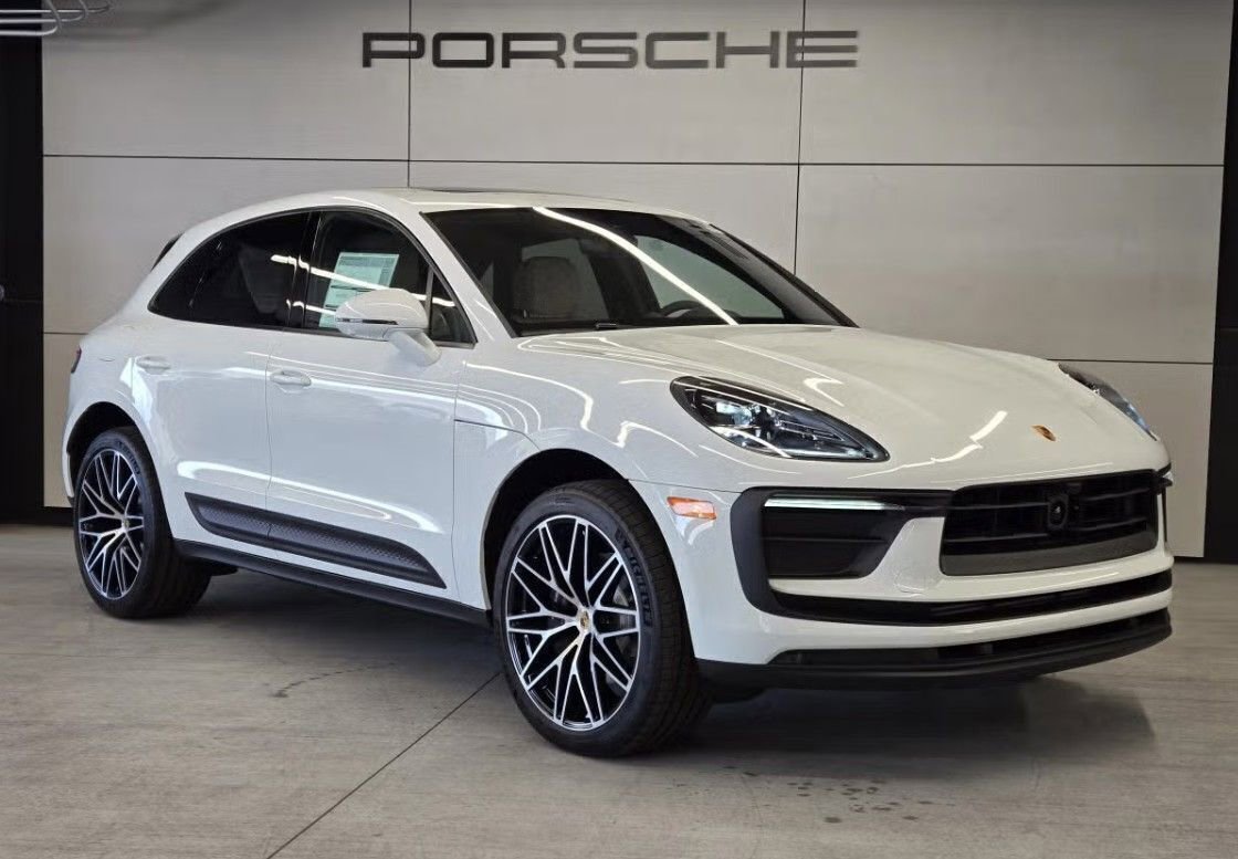 Certified 2025 Porsche Macan AWD/4WD image 8