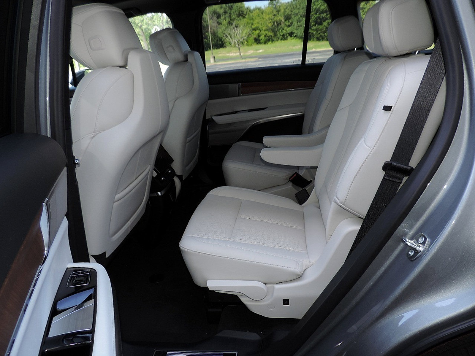 New 2027 Cadillac Vistiq Luxury AWD/4WD image 18