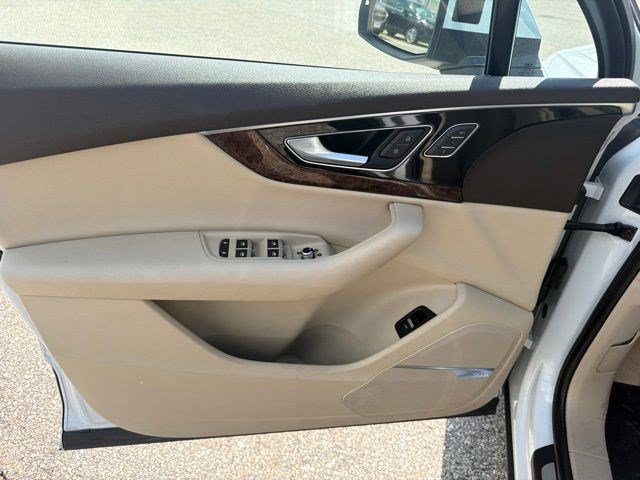 Used 2018 Audi Q7 3.0T Prestige AWD/4WD image 11