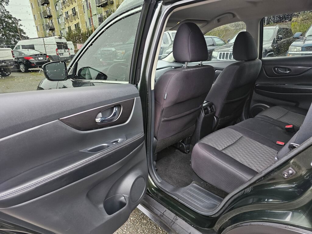 Used 2019 Nissan Rogue SV image 14