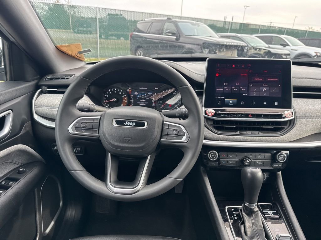 Used 2024 Jeep Compass Latitude image 17