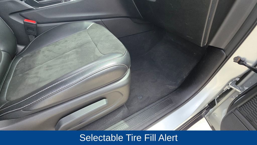 Used 2025 Jeep Grand Cherokee Altitude AWD/4WD image 14