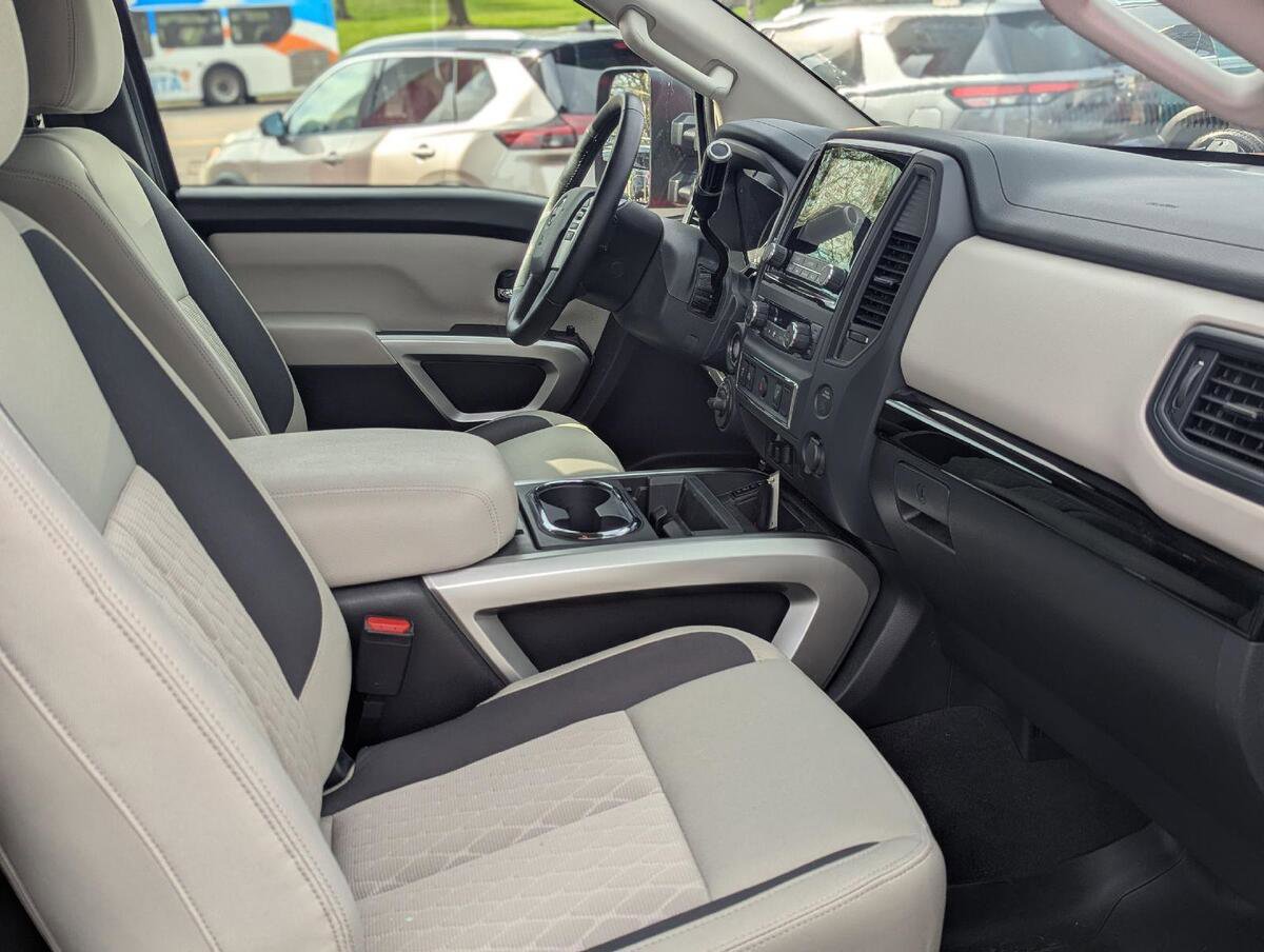 Used 2024 Nissan Titan SV w/ SV Utility Package image 40