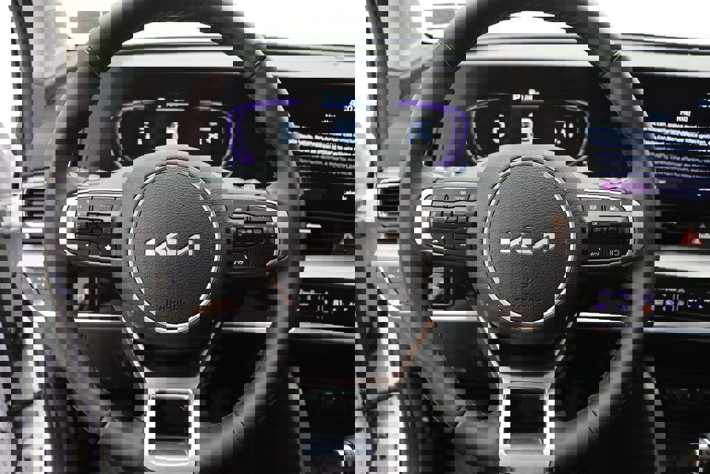 Used 2023 Kia Sportage EX image 17