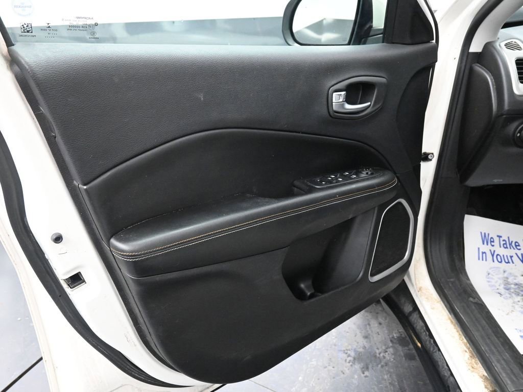 Used 2019 Jeep Compass Latitude w/ Cold Weather Group image 26