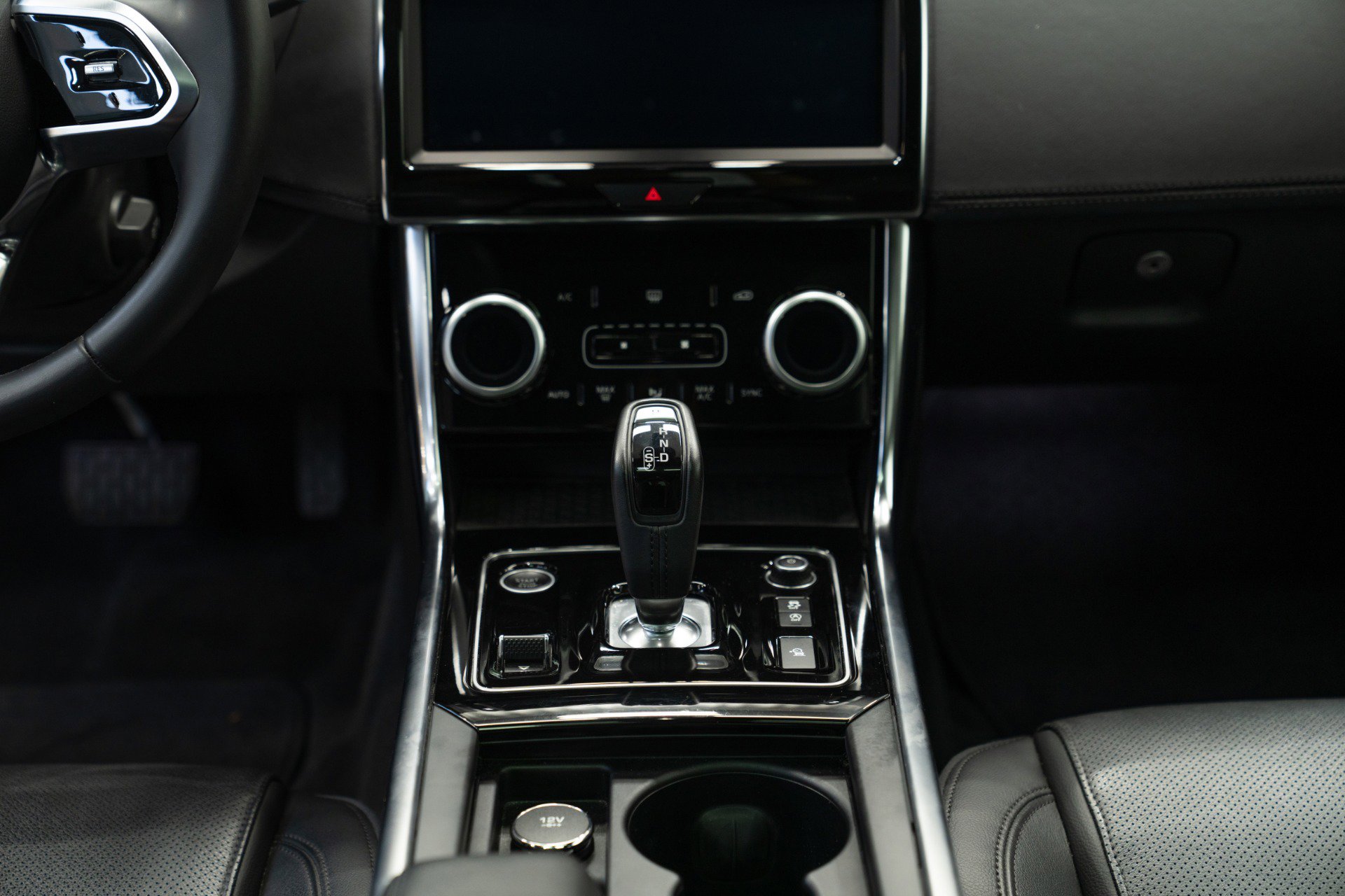 Used 2020 Jaguar XE S image 21