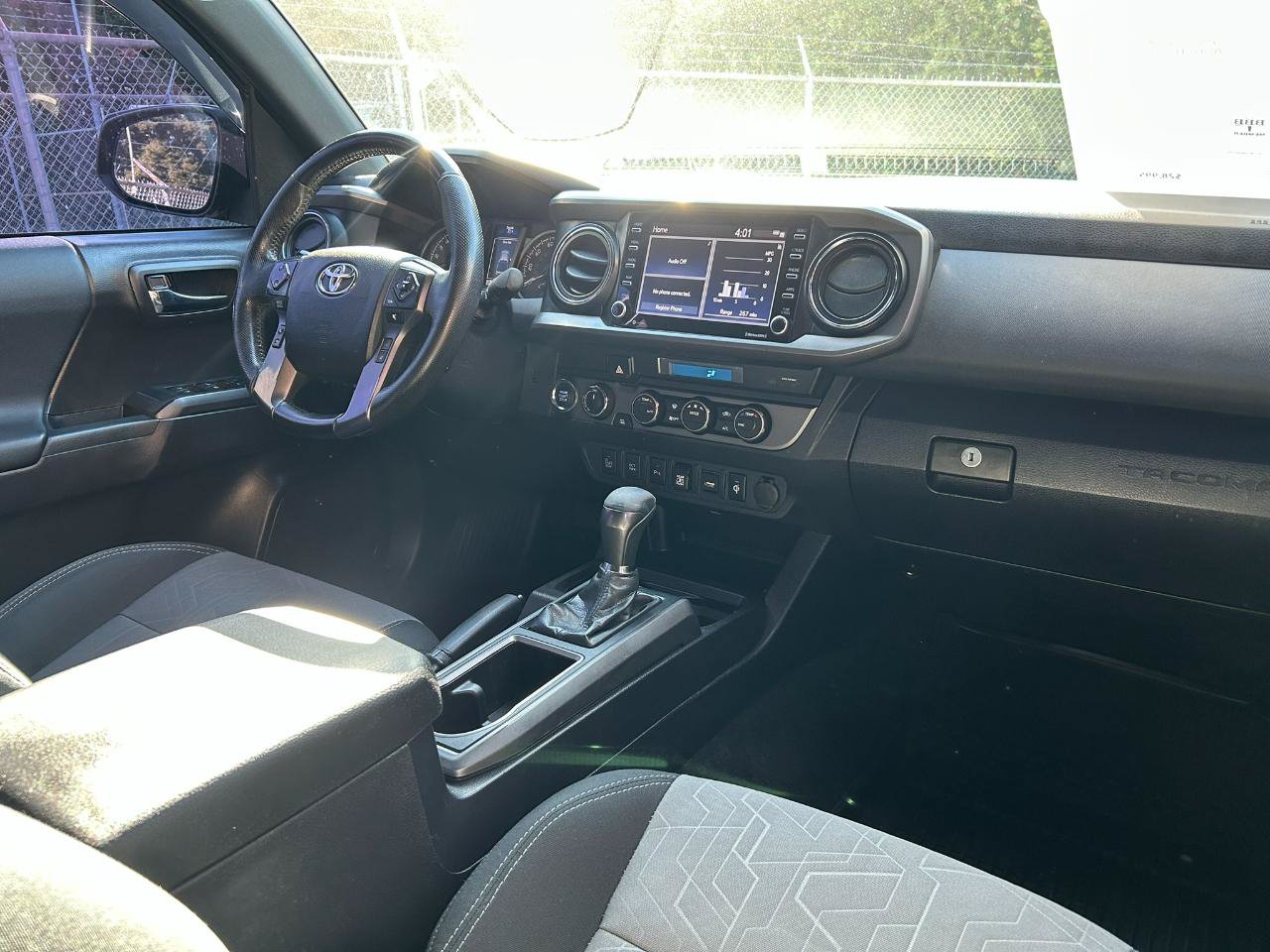 Used 2022 Toyota Tacoma TRD Sport w/ Technology Package AWD/4WD image 16