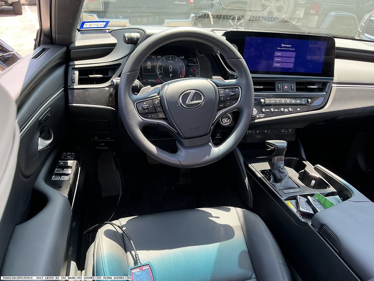 Used 2023 Lexus ES 350 w/ Premium Package FWD image 10