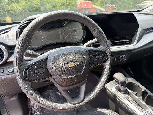 New 2026 Chevrolet Trax LS w/ LS Convenience Package FWD image 17