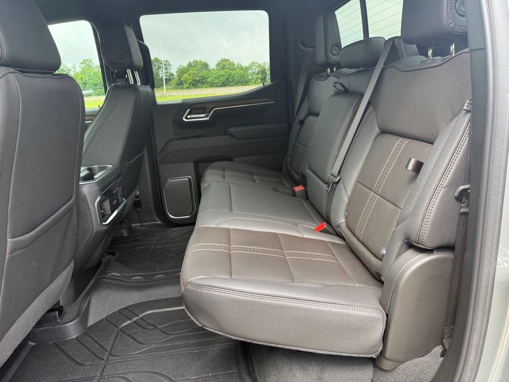 Used 2026 Chevrolet Silverado 1500 High Country w/ Technology Package AWD/4WD image 13
