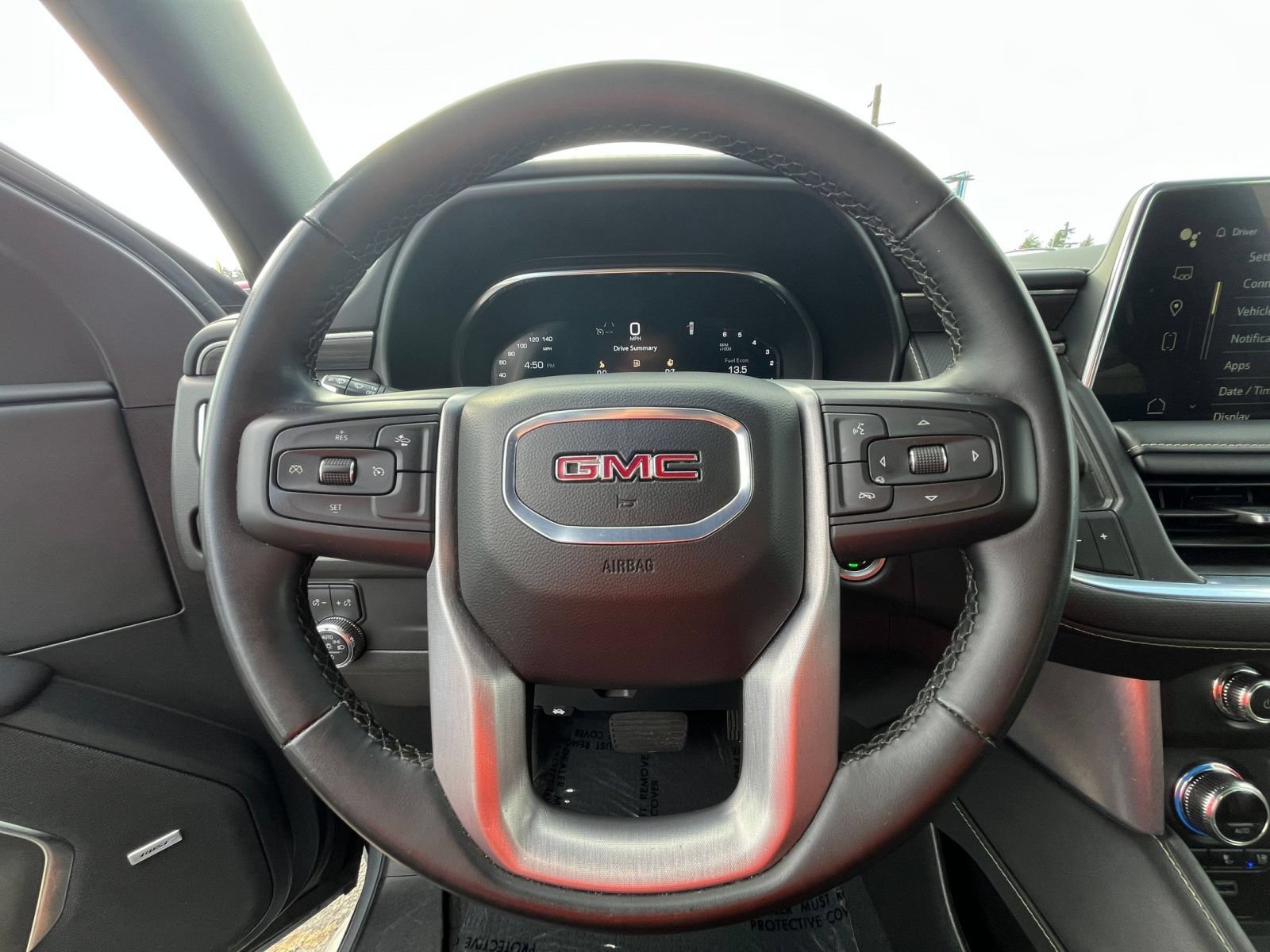 Used 2024 GMC Yukon SLT RWD image 30