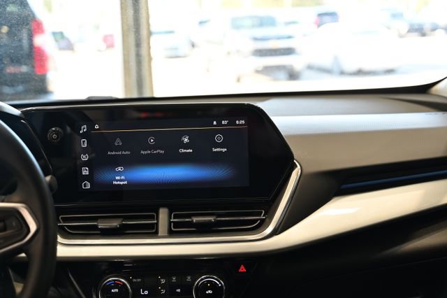 Used 2025 Chevrolet Trax LT w/ Driver Confidence Package FWD image 15