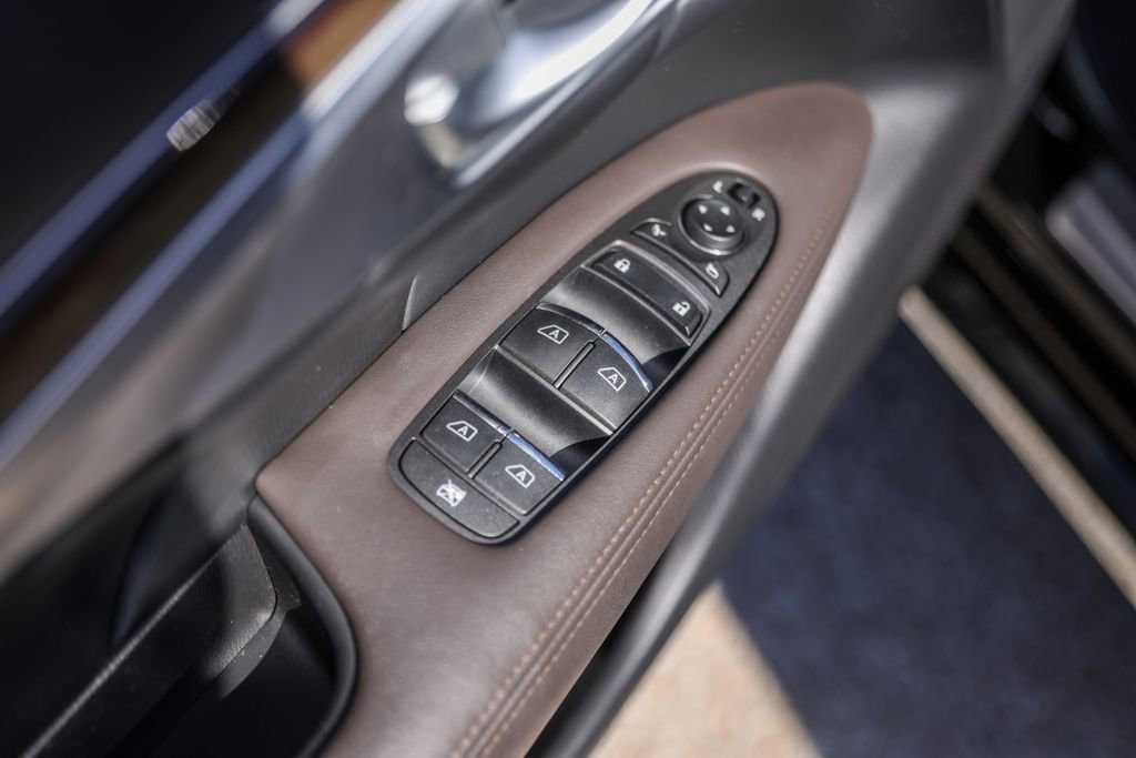 Used 2016 INFINITI Q70 L 3.7 w/ Deluxe Touring Package image 25