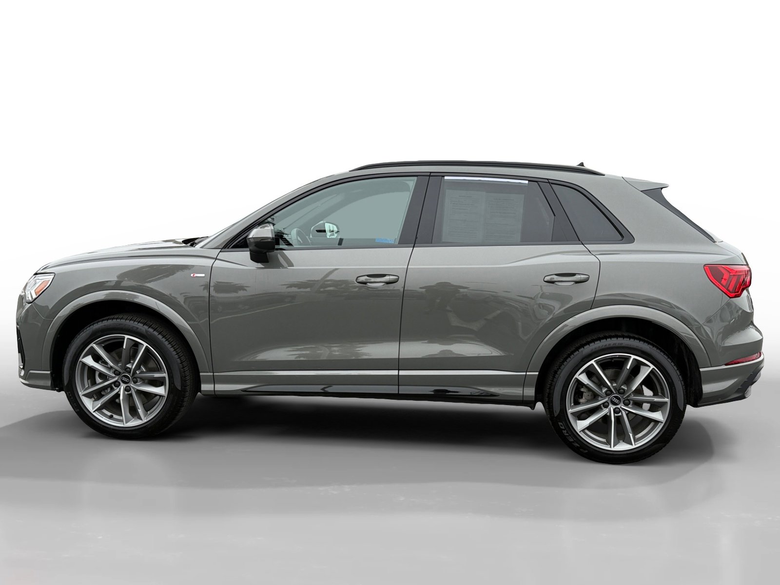Certified 2025 Audi Q3 2.0T Premium w/ Convenience Package image 2