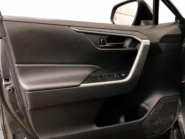 Used 2022 Toyota RAV4 LE AWD/4WD image 22