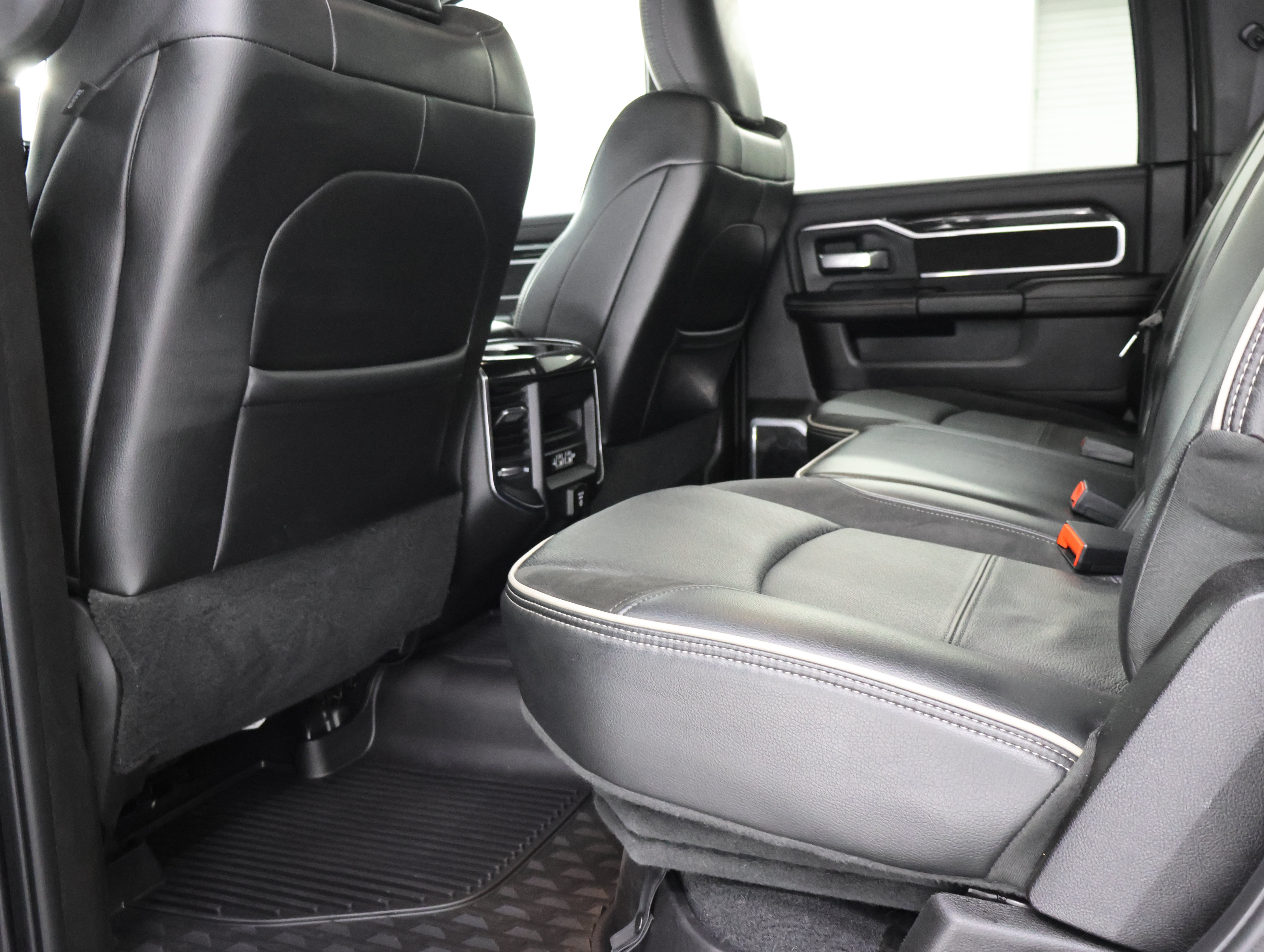 Used 2019 RAM 3500 Laramie AWD/4WD image 9