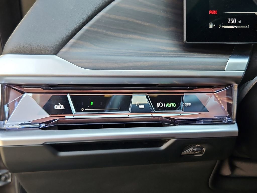 Used 2024 BMW 760i xDrive AWD/4WD image 16
