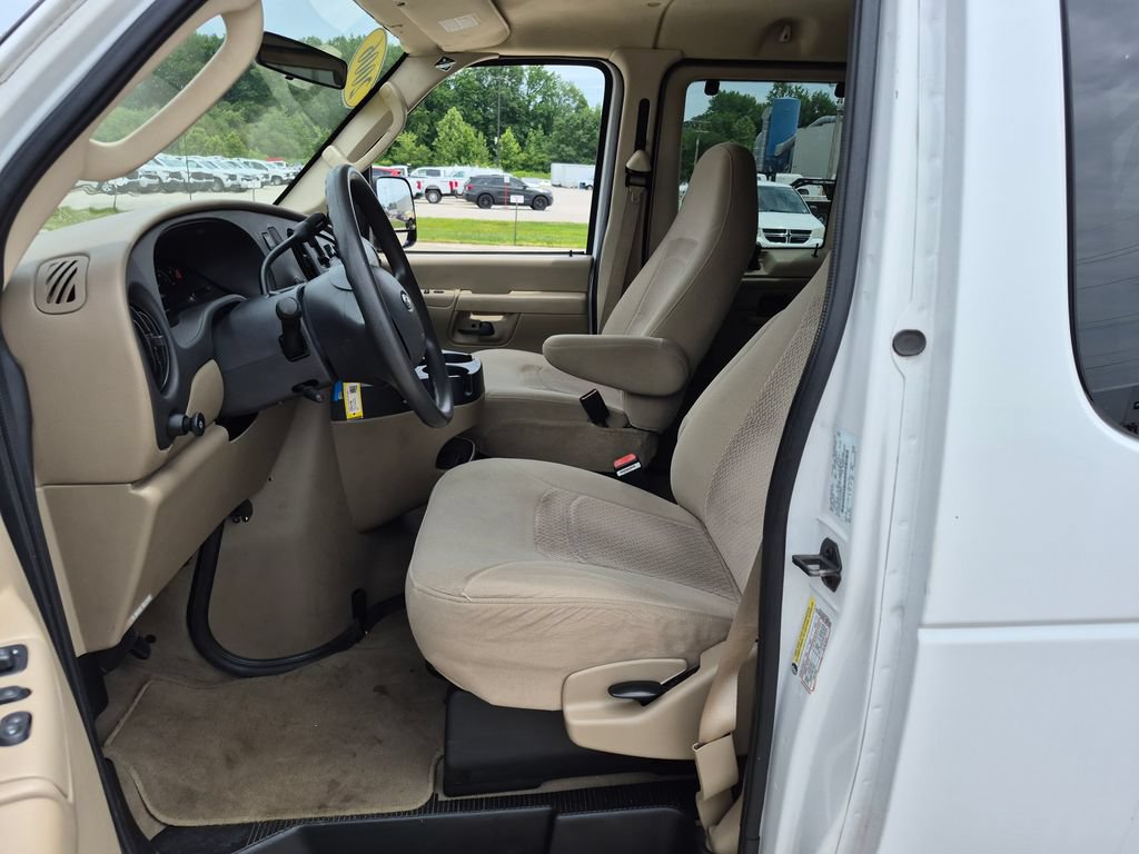 Used 2006 Ford E-350 and Econoline 350 XL RWD image 9