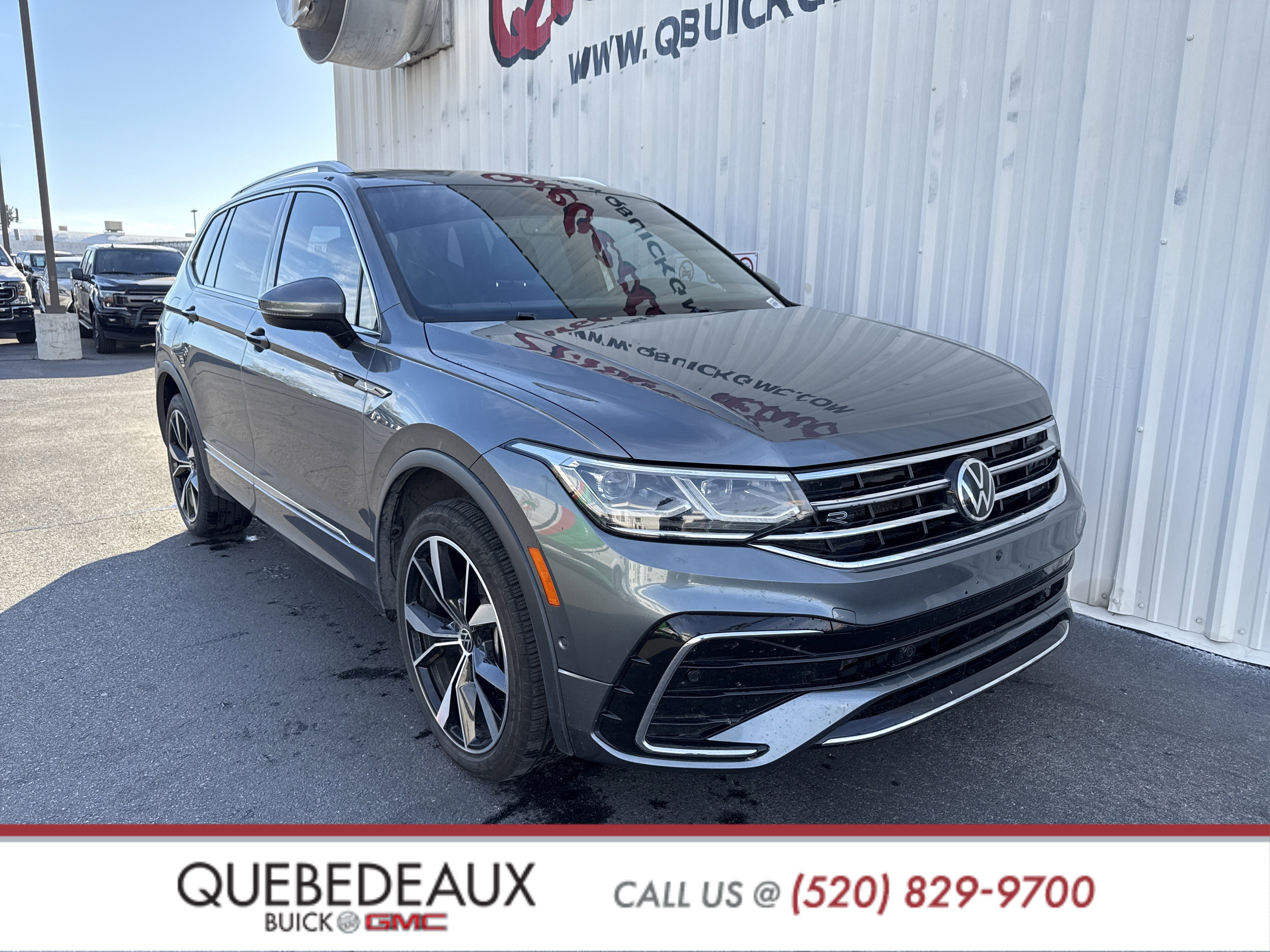 Used 2022 Volkswagen Tiguan SEL R-Line image 31