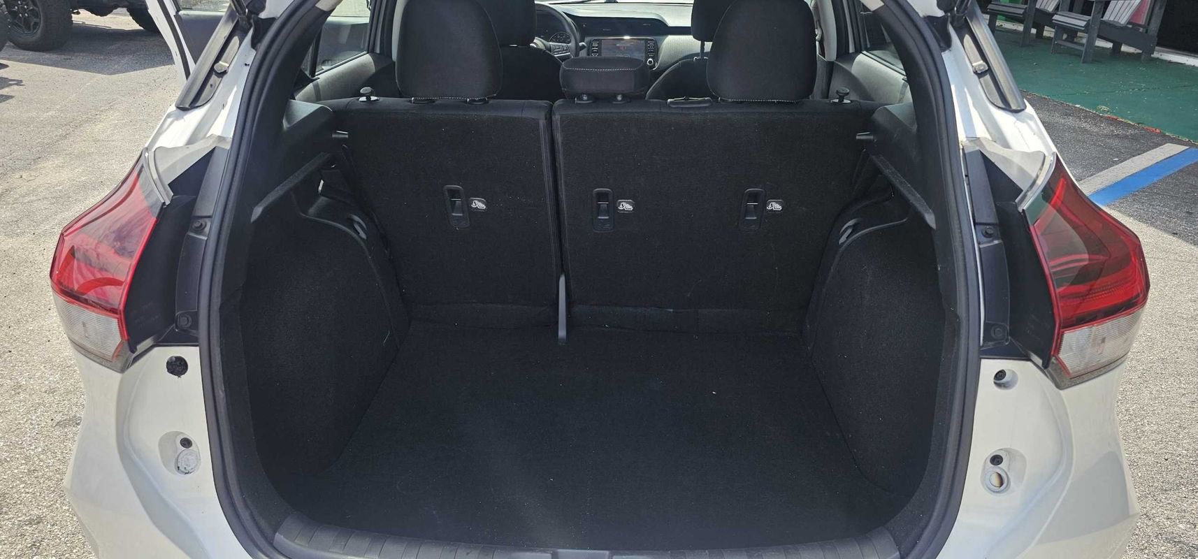 Used 2022 Nissan Kicks SV FWD image 30