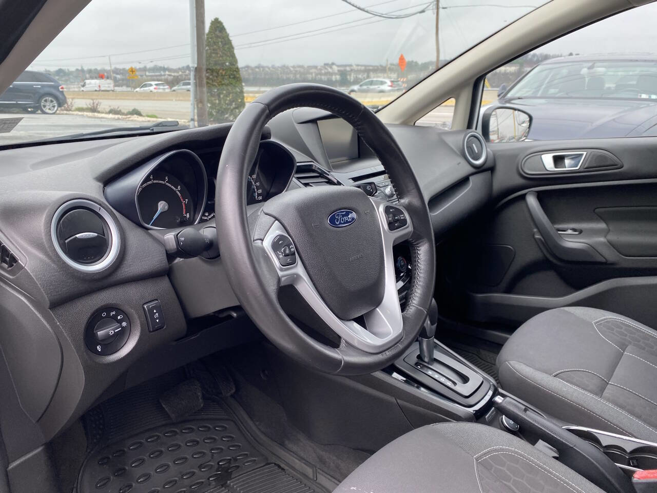 Used 2014 Ford Fiesta SE w/ Equipment Group 201A image 11