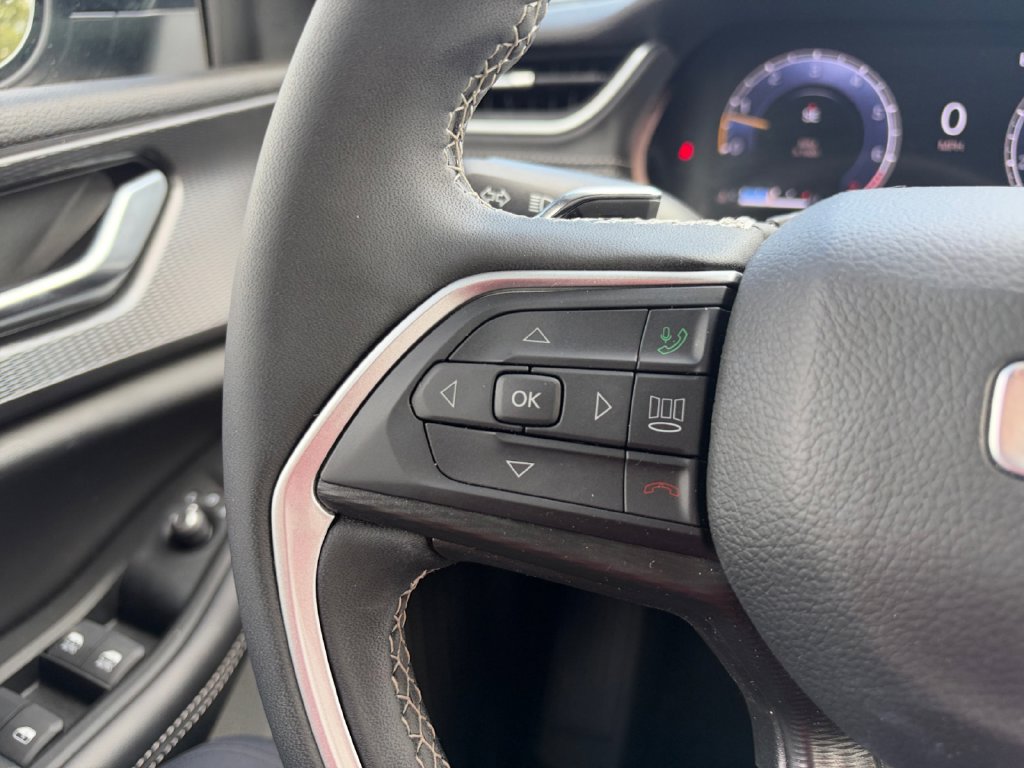 Used 2025 Jeep Grand Cherokee L Laredo RWD image 22
