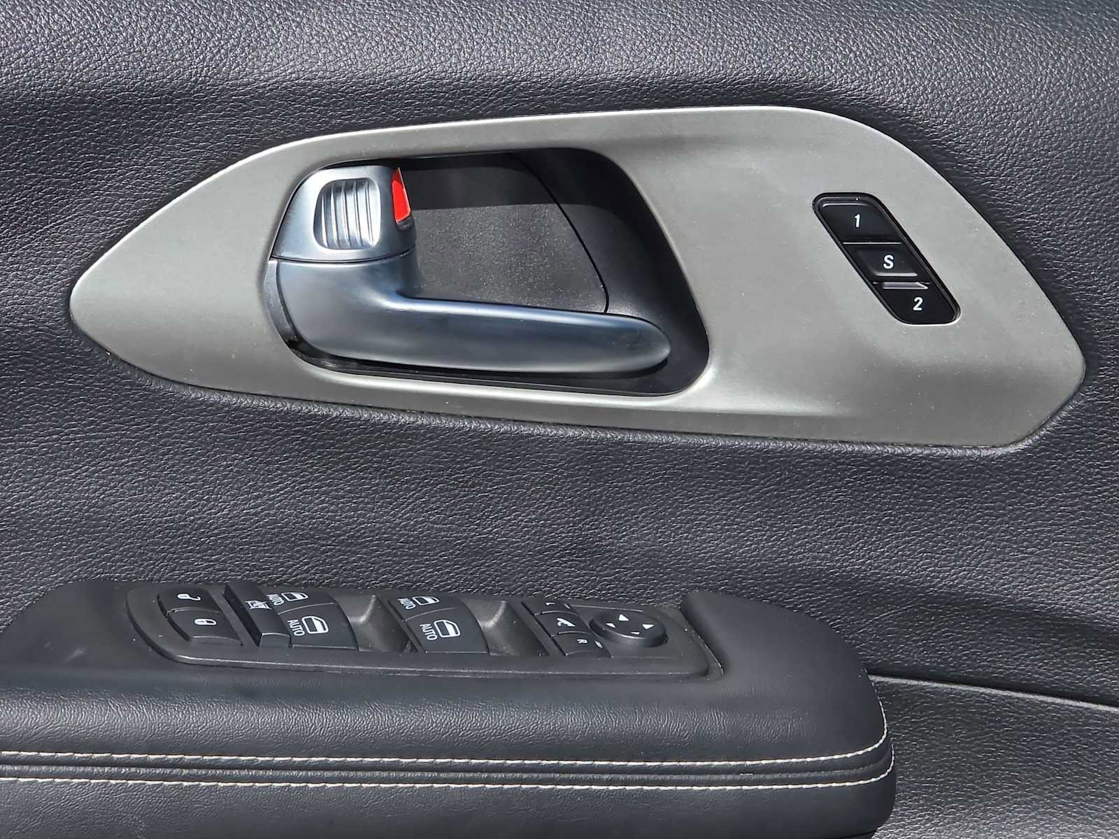 Used 2024 Chrysler Pacifica Premium image 27