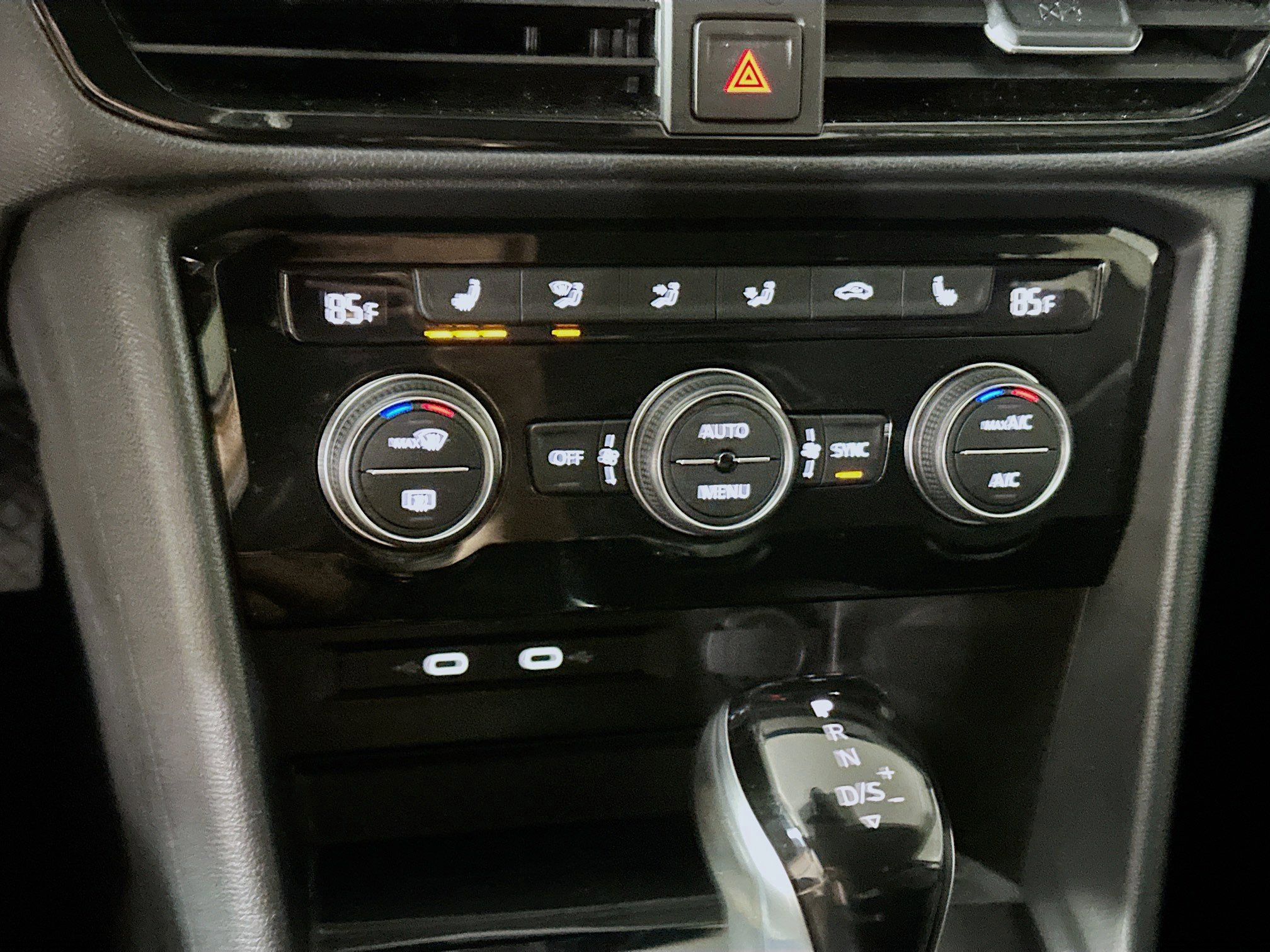 Used 2024 Volkswagen Taos SE image 23