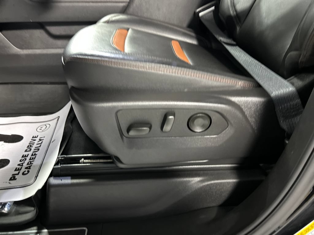 Used 2025 GMC Sierra 1500 AT4 AWD/4WD image 13