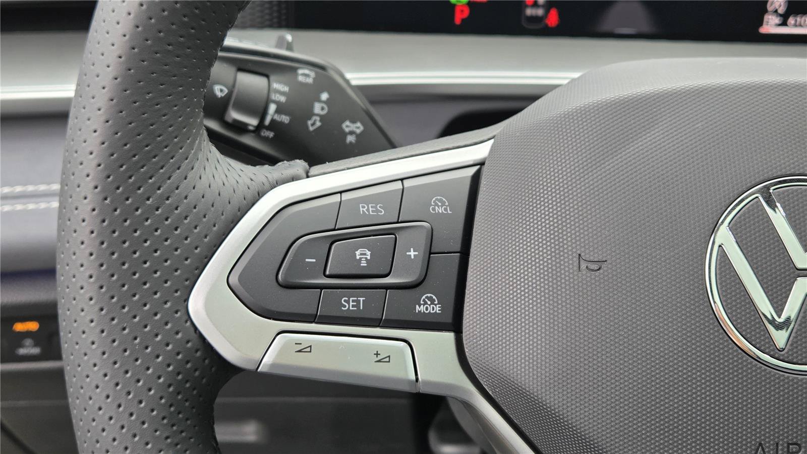New 2026 Volkswagen Tiguan SE R-Line AWD/4WD image 18