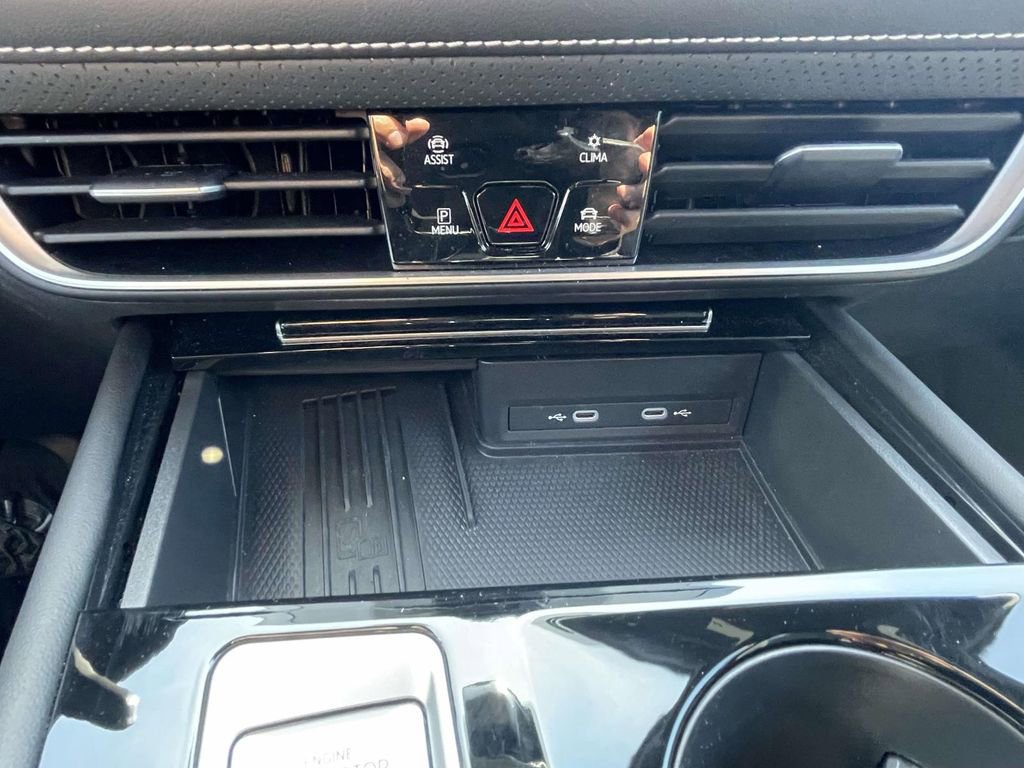 Used 2025 Volkswagen Atlas Cross Sport SE FWD image 28