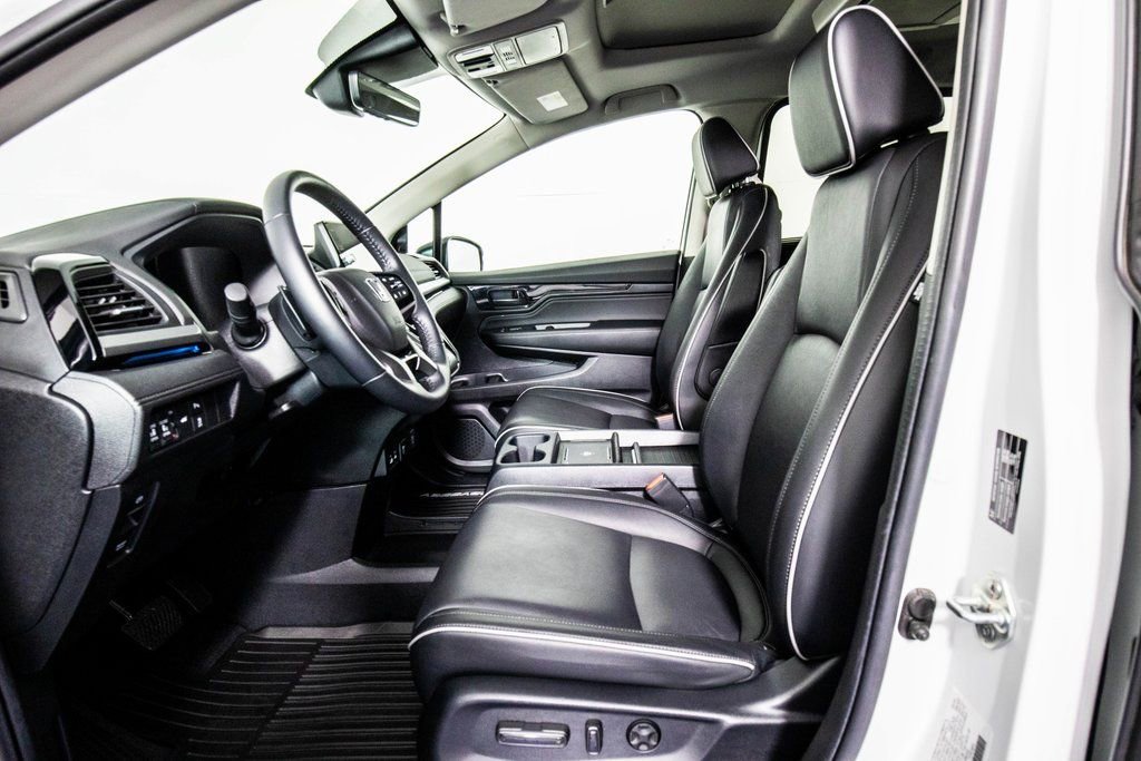 Used 2025 Honda Odyssey Touring image 9