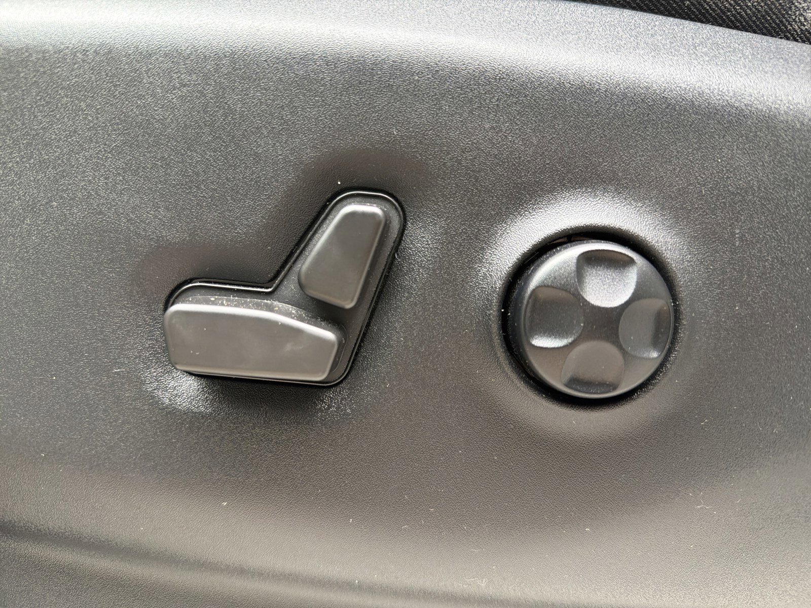 Used 2022 Chrysler Pacifica Touring-L w/ Uconnect Theater Family Group image 20