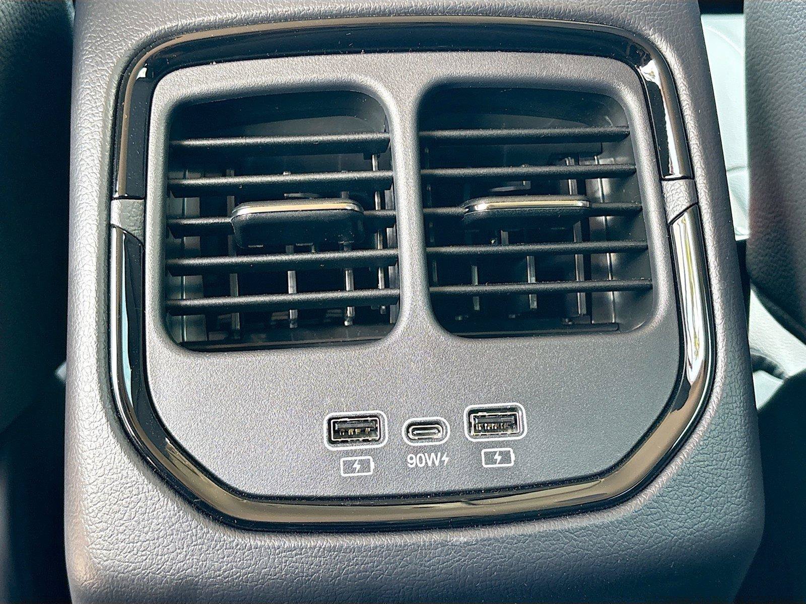 New 2025 VinFast VF 8 Eco AWD/4WD image 24