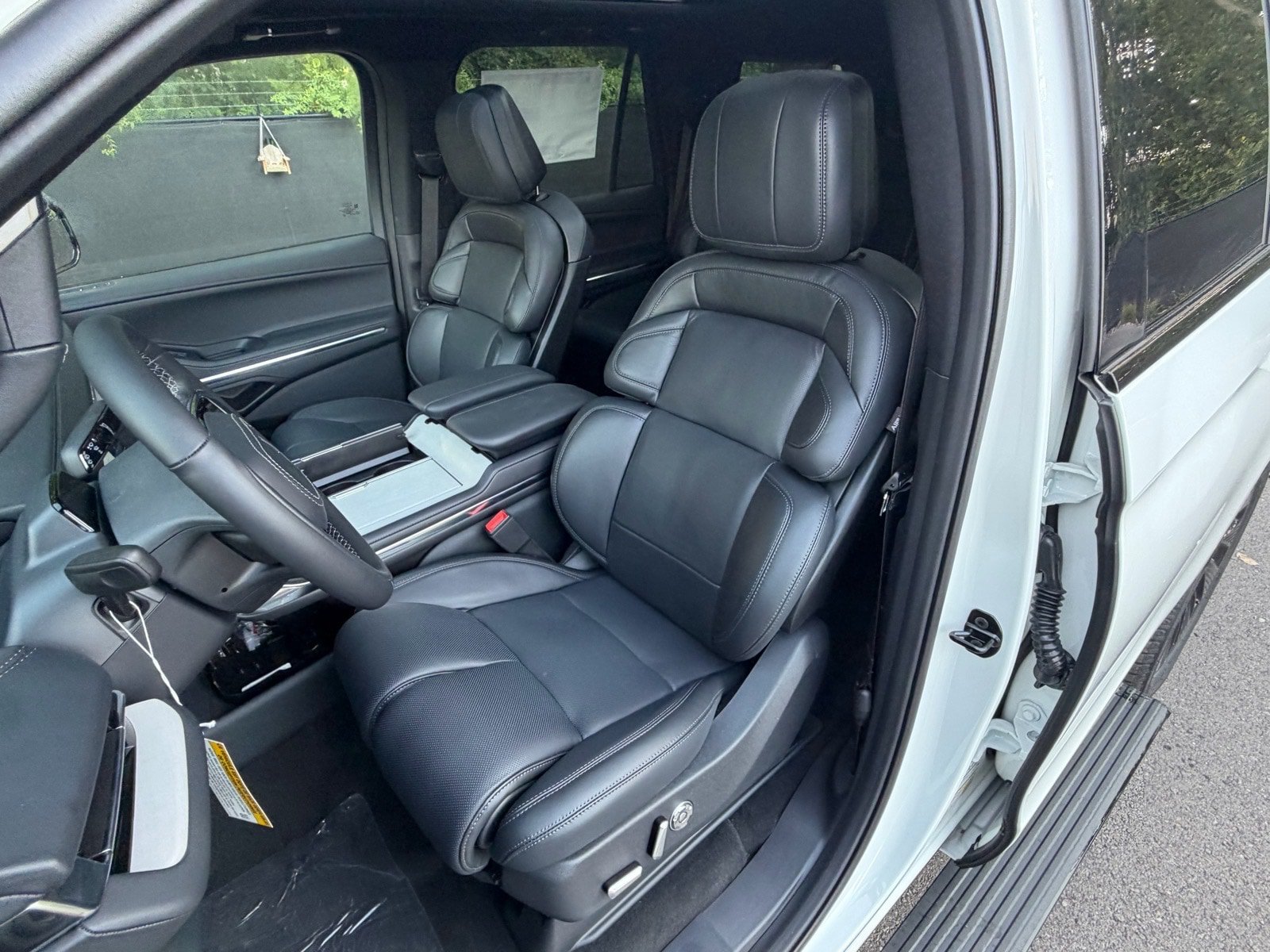 New 2027 Lincoln Navigator Reserve w/ Jet Appearance Package AWD/4WD image 25