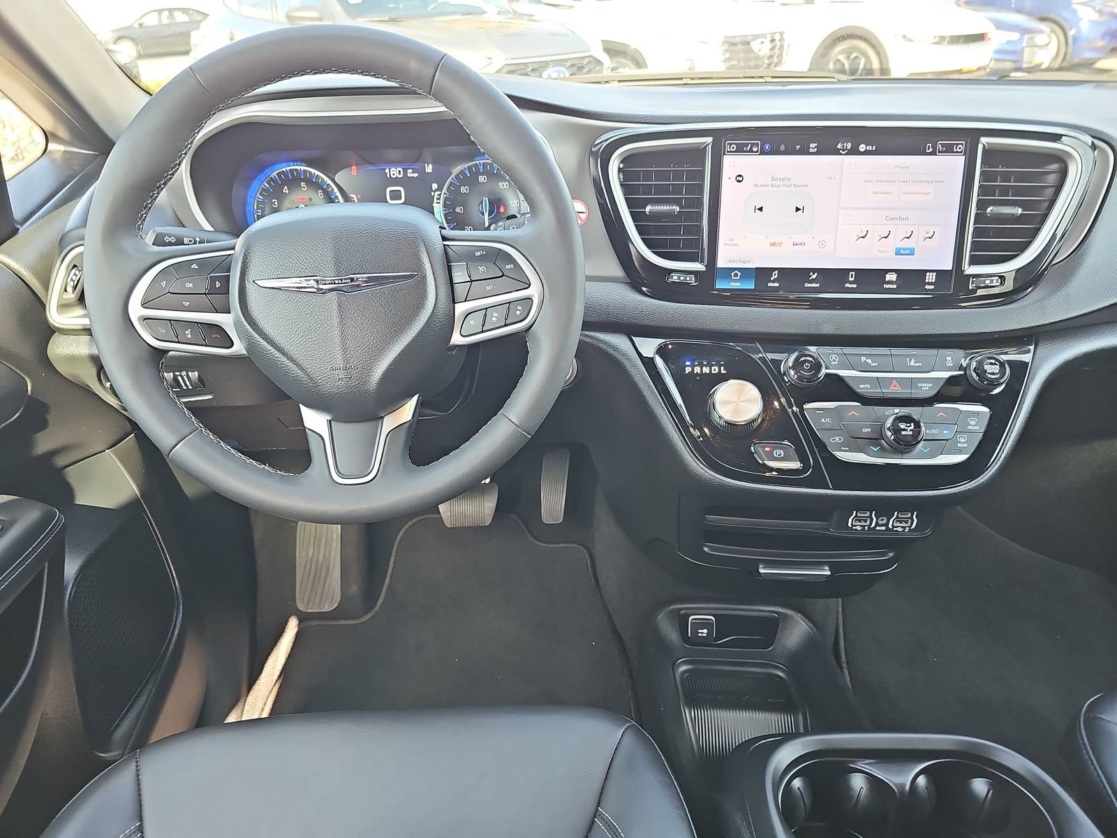 Used 2025 Chrysler Pacifica Select FWD image 18