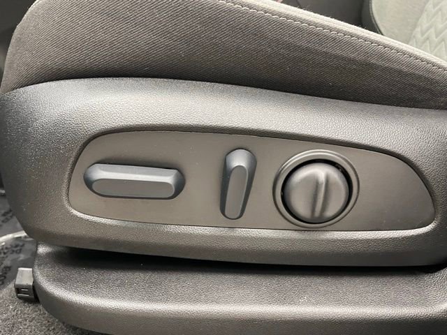 Used 2024 Chevrolet Equinox LS w/ LS Convenience Package image 9