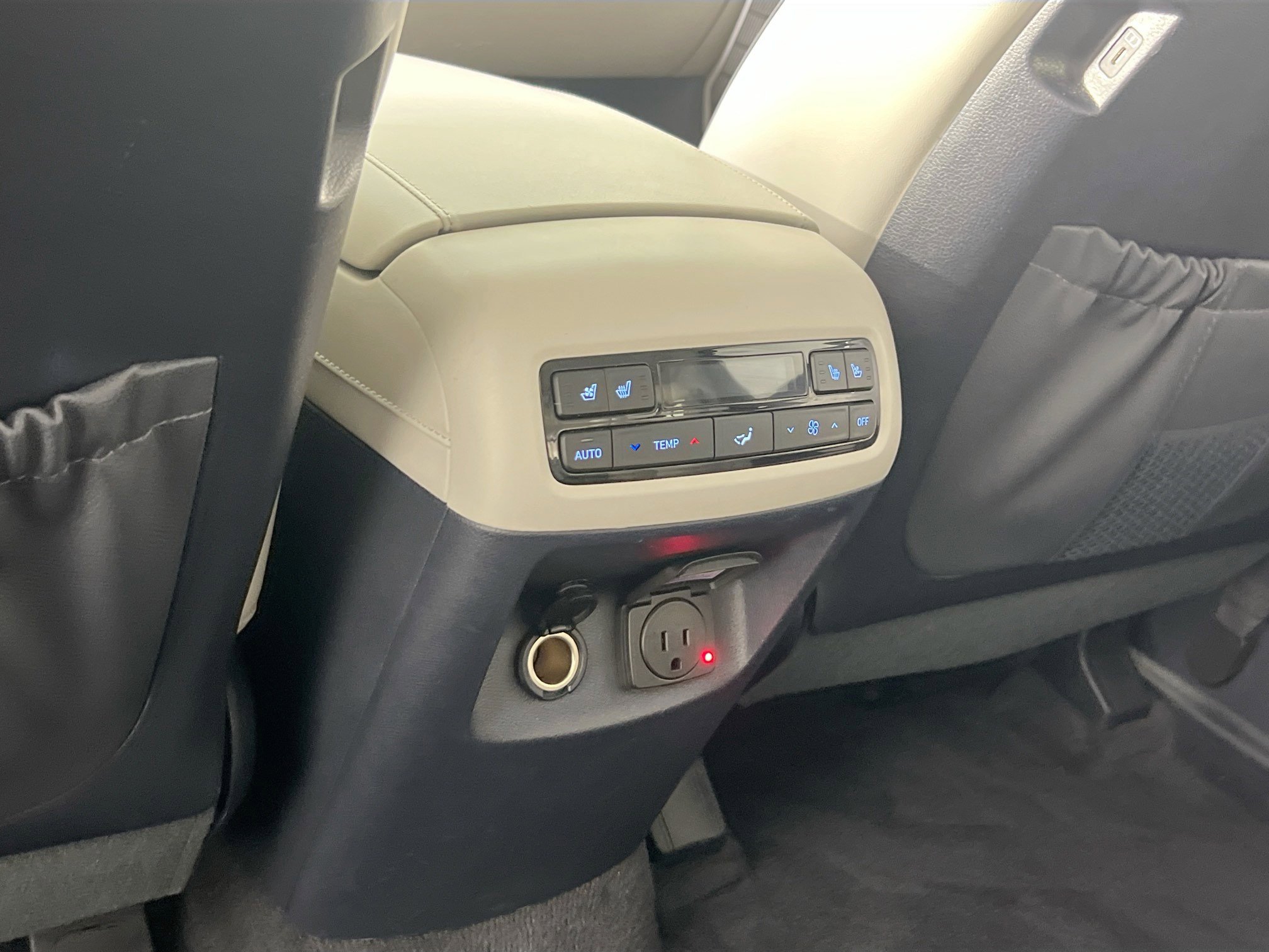 Used 2023 Hyundai Palisade Calligraphy image 27