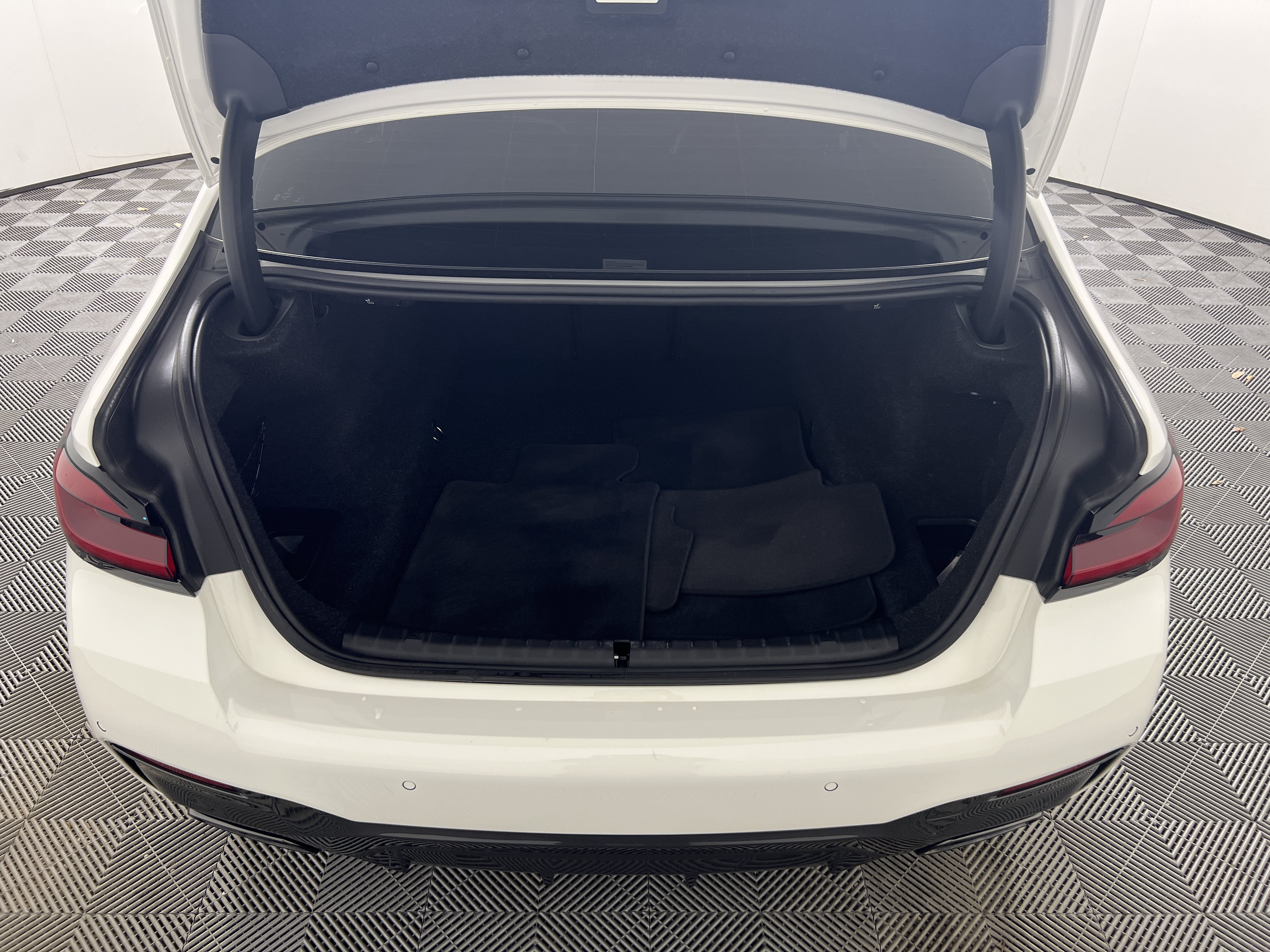 Used 2022 BMW M550i xDrive AWD/4WD image 19