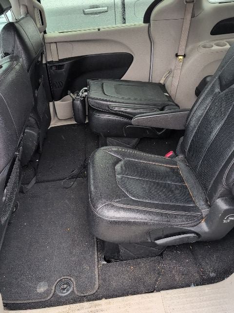 Used 2022 Chrysler Pacifica Touring-L FWD image 16