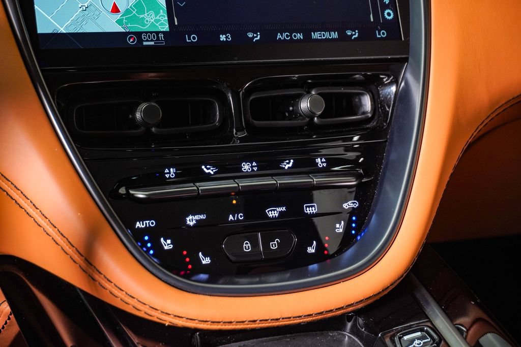 Used 2023 Aston Martin DBX AWD/4WD image 29