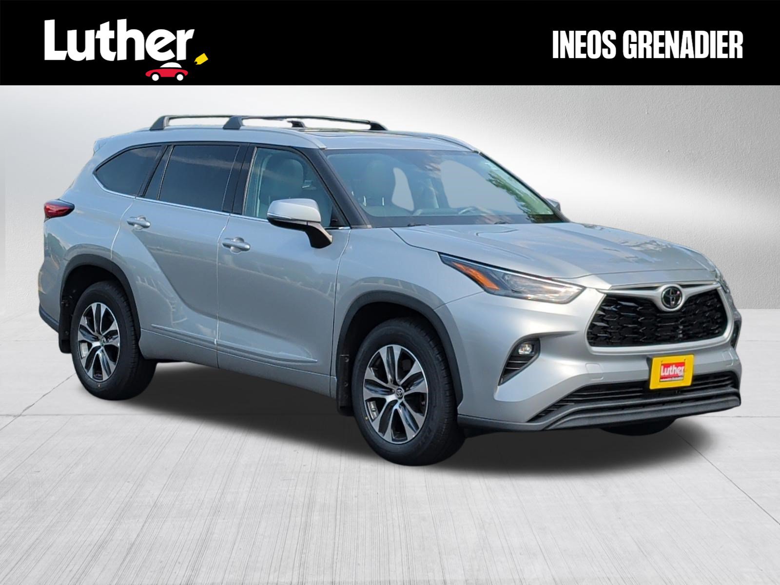 Used 2022 Toyota Highlander XLE AWD/4WD image 1