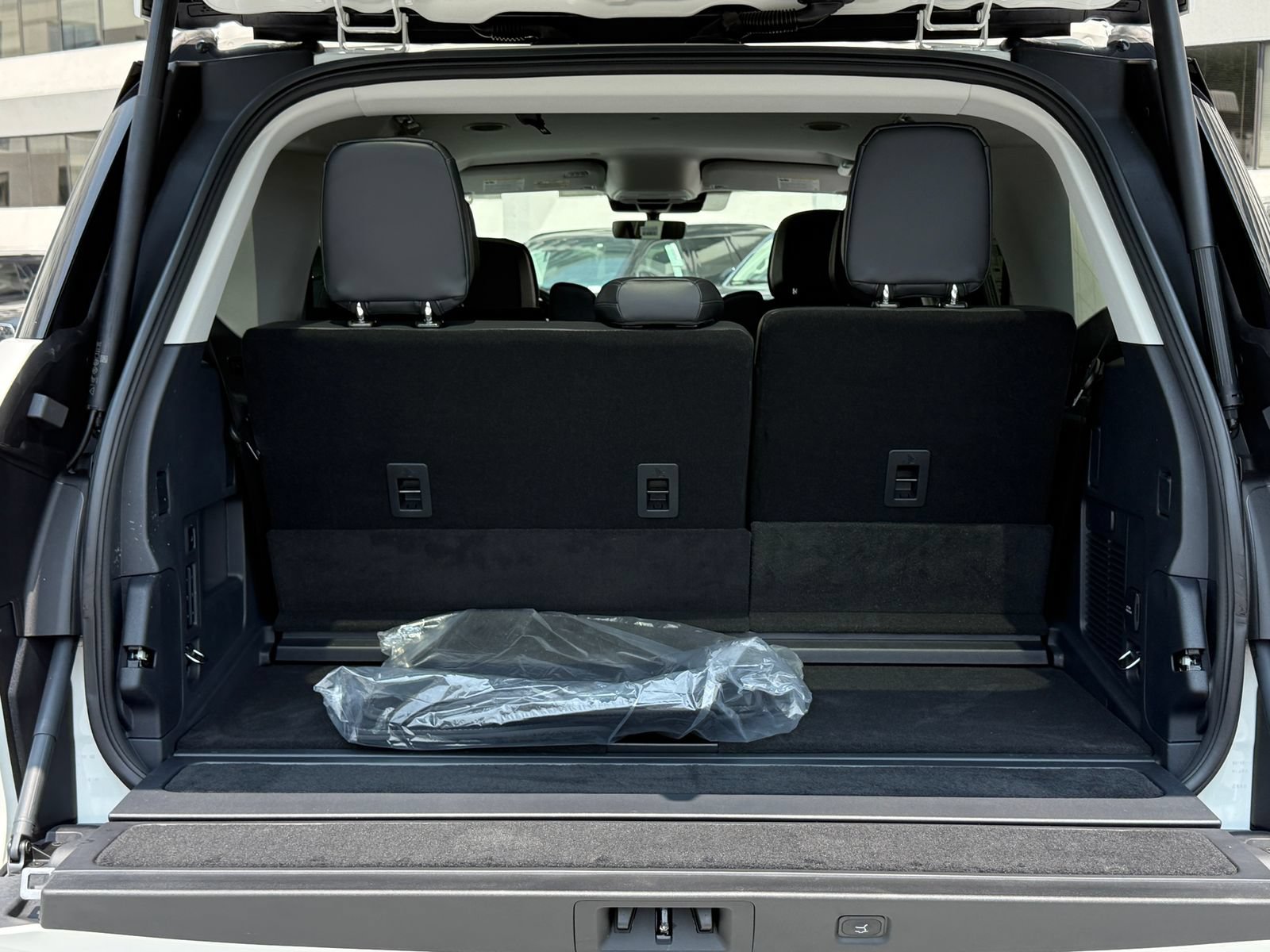 New 2027 Lincoln Navigator Premiere AWD/4WD image 18