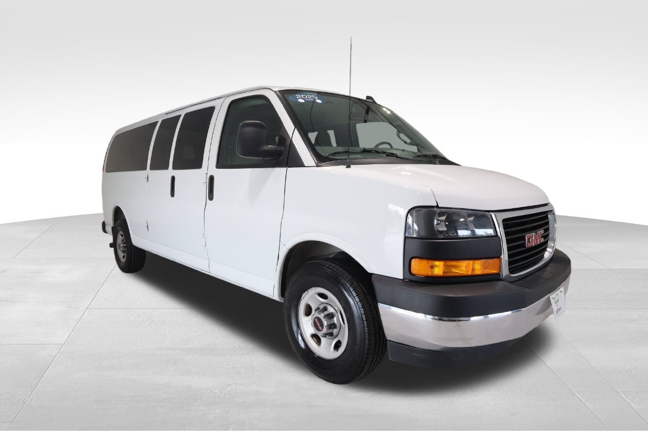 Certified 2025 GMC Savana 3500 LT w/ LT Preferred Equipment Group RWD image 5