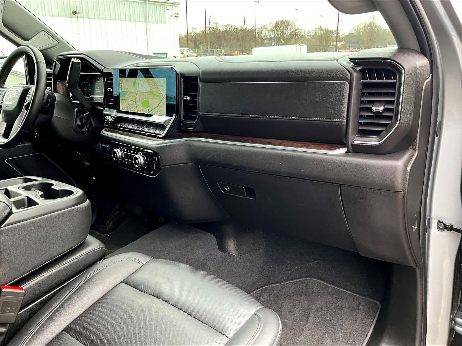 Used 2025 GMC Sierra 1500 SLT AWD/4WD image 13